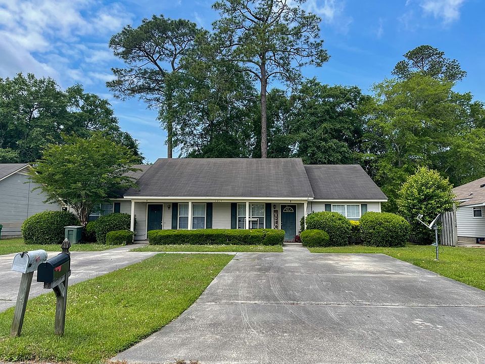2nd image of 2304 Pineview Dr