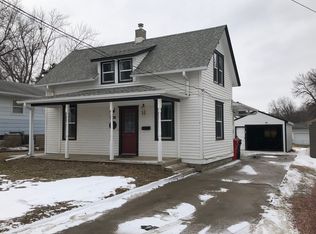 908 W 8th St, Yankton, SD 57078