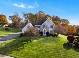 90 Windermere Ridge Dr, Southington, CT 06489