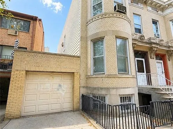 121 Bay 20th St