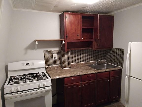 Kitchen - gas stove, includes fridge
