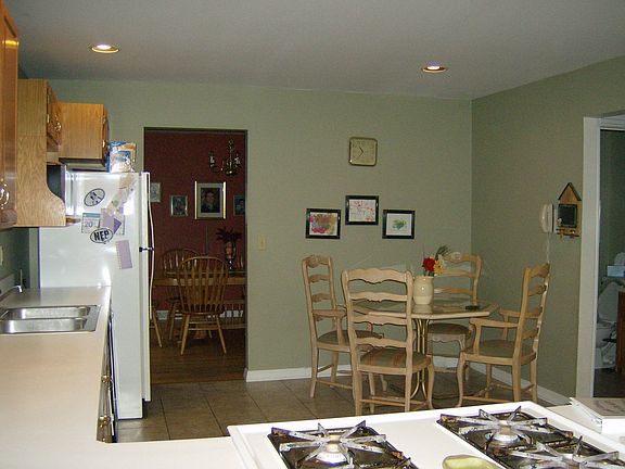3rd image of 21 Lancestire Dr