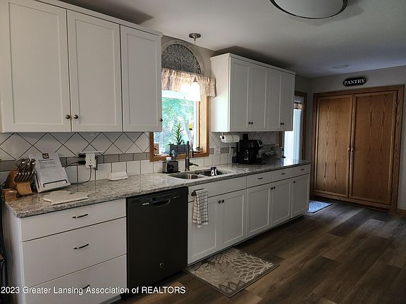 4th image of 1405 W Dill Rd