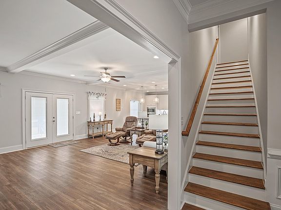 3rd image of 105 Elizabeth Ln
