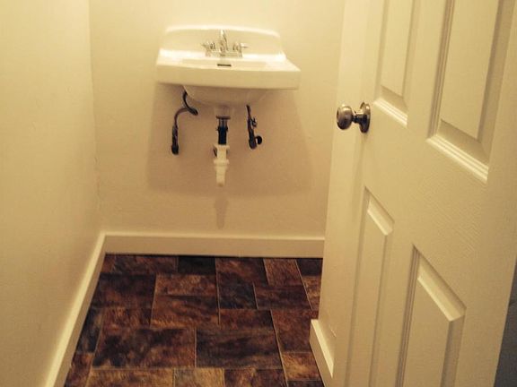 4th image of 142 1/2 S Corner St APT 1