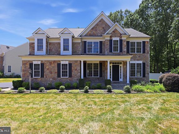 3rd image of 4397 Chatham Dr
