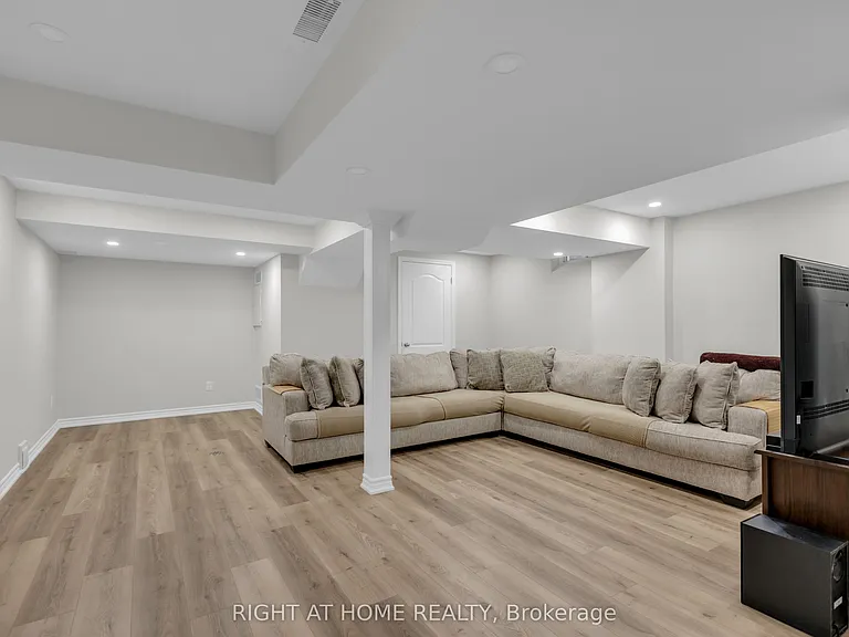 2029 Westmount Dr — Photo 27