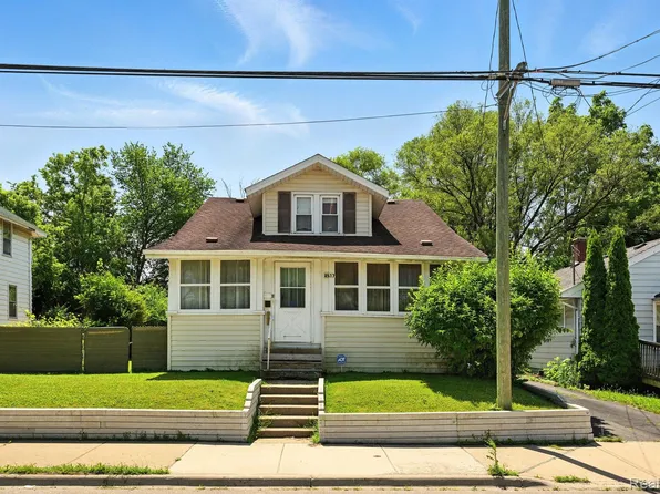 2517 Corunna Rd, Flint, MI 48503
