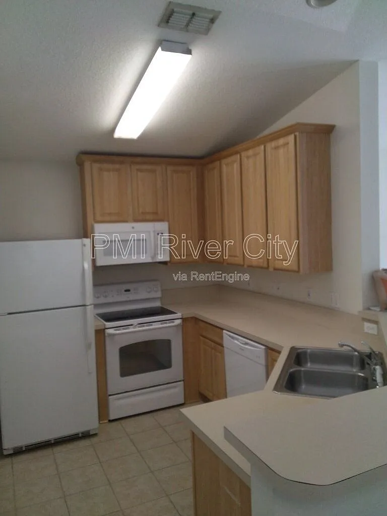 3 bed, 2.0 bath, 1500 sqft, $2,325 — Photo 2