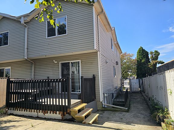 5th image of 33 Getz Ave