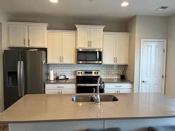 3rd image of 2000 Oak Trail Dr #C