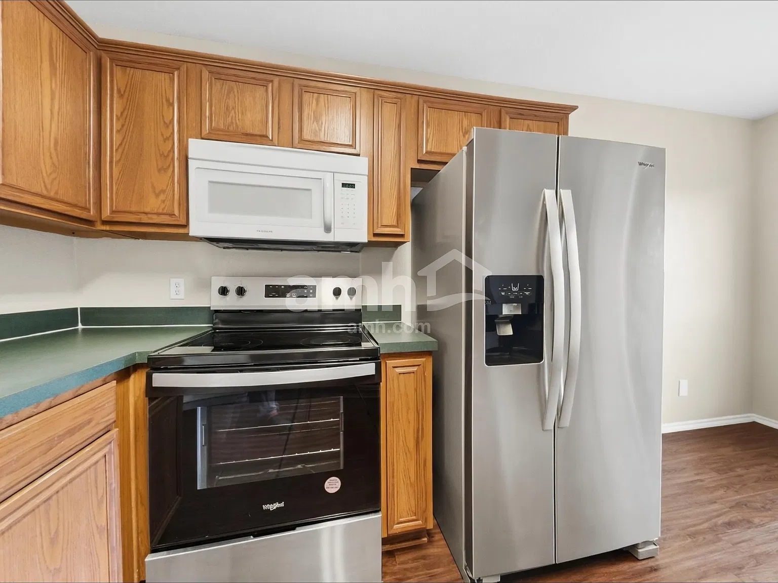 3 bed, 2.0 bath, 1387 sqft, $2,100 — Photo 4