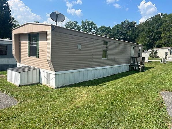 105 Court Ln