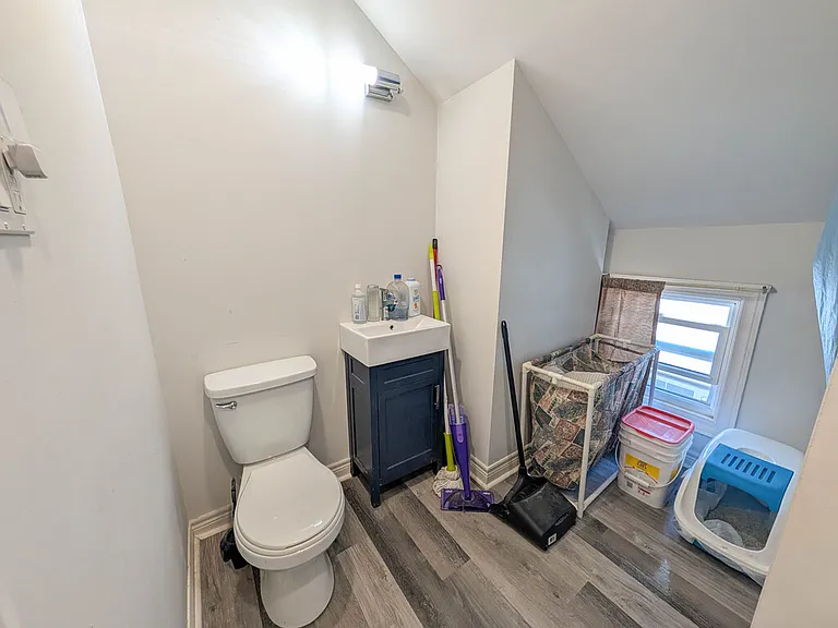 191 Burgar St #4 — Photo 9