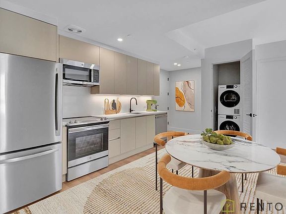 3rd image of 130 Hope St #639N