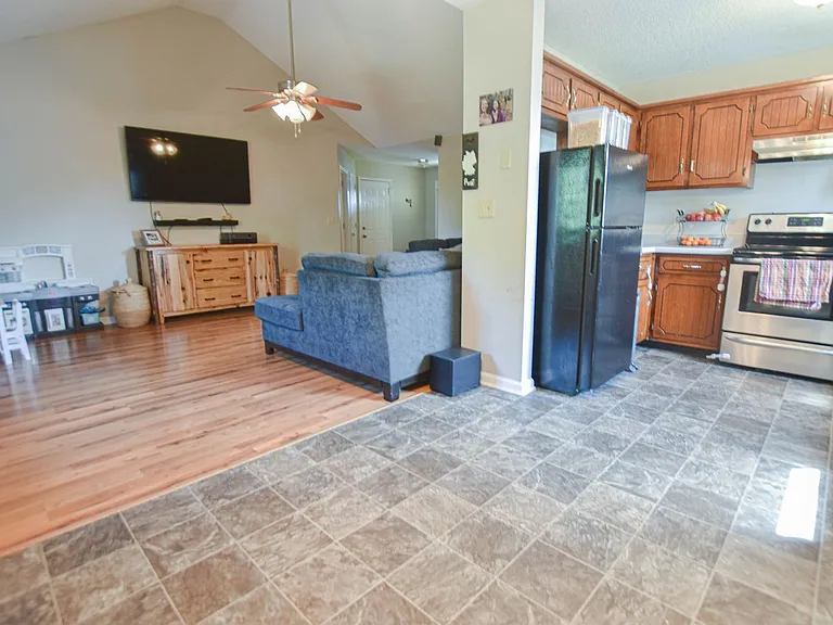 204 Windmeade Cir — Photo 5