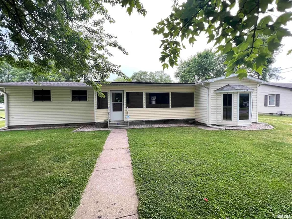 229 N Walnut St, Tamaroa, IL 62888