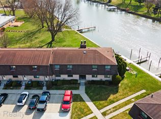 25480 Quarterdeck St, Harrison Township, MI 48045