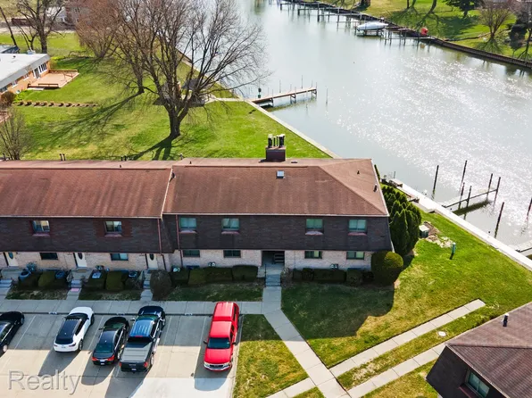 25480 Quarterdeck St, Harrison Township, MI 48045