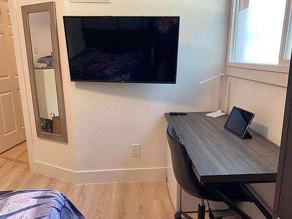 2nd image of 1664 Sunset Plaza Dr #5