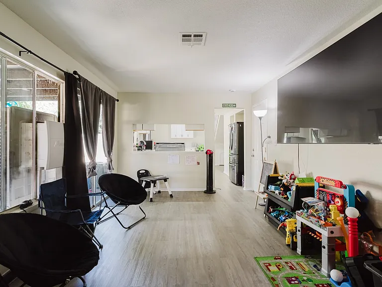 45041 Colleen Dr — Photo 12
