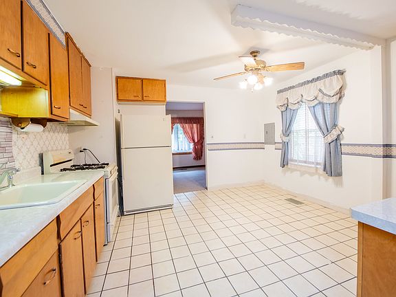 5th image of 18125 Wildwood Ave