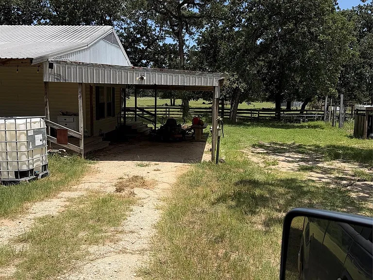 6335 Private Road 4030 — Photo 7