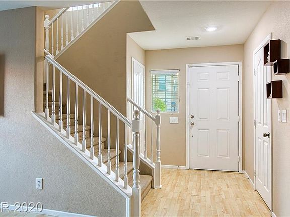 4th image of 568 Port Talbot Ave
