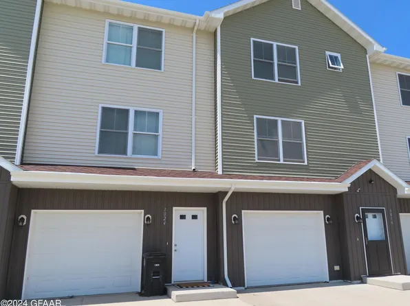 1016 Thames Ct, Grand Forks, ND 58203