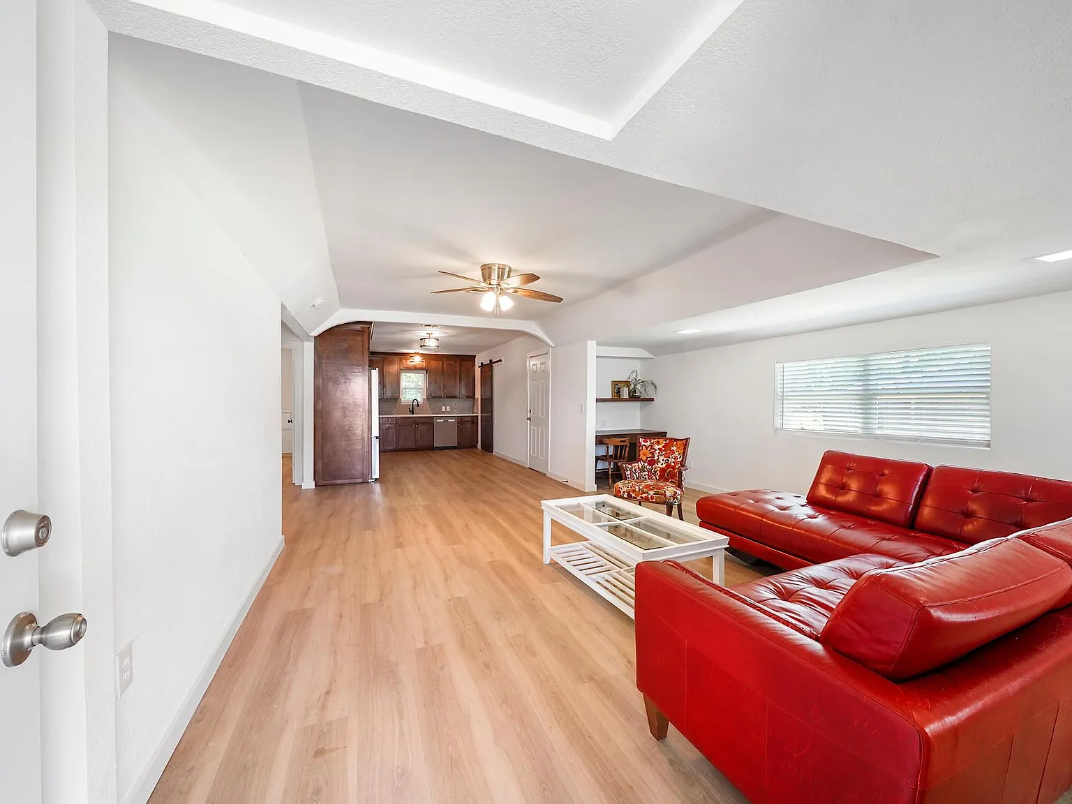 2 bed, 1.0 bath, 1187 sqft, $1,995 — Photo 4