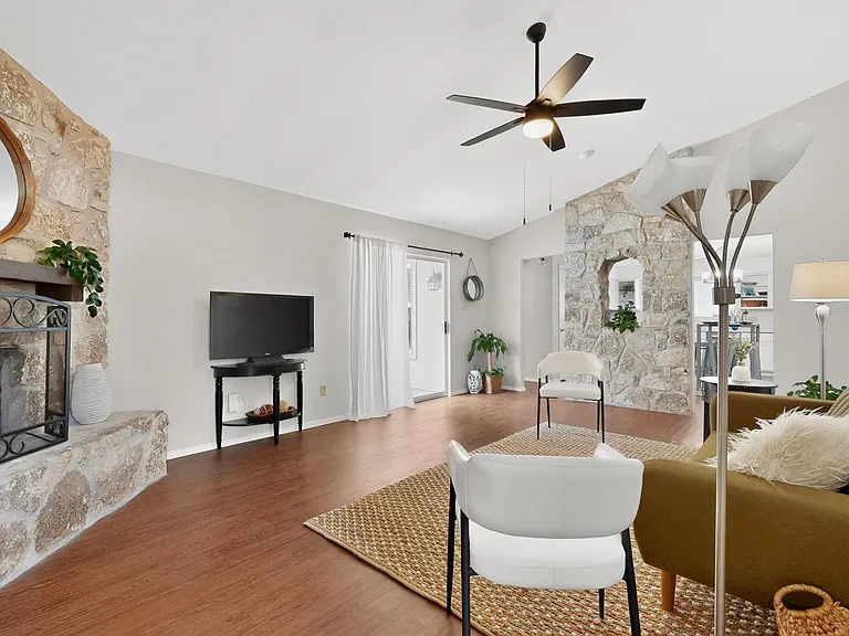 3403 Burliegh Cv — Photo 4