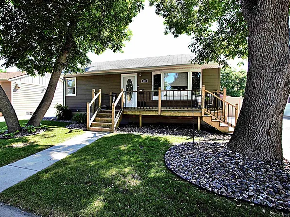 600 18th St NW, Minot, ND 58703