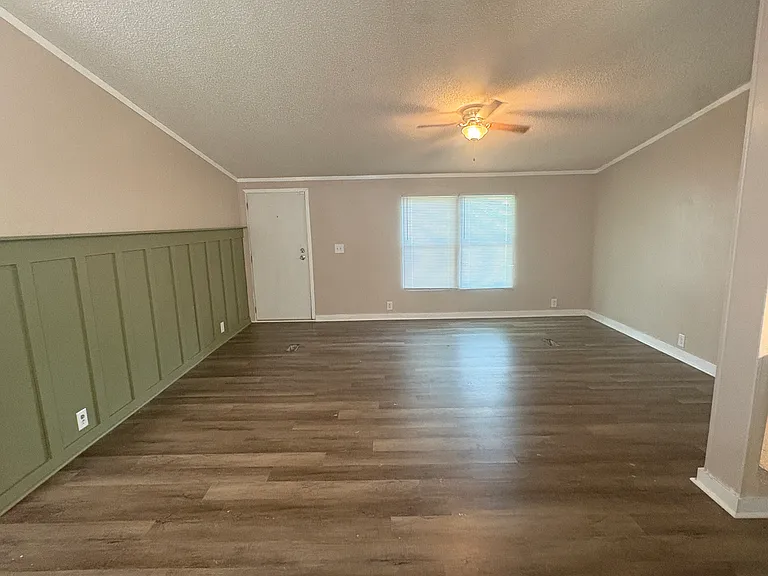 212 Mills Dr — Photo 6