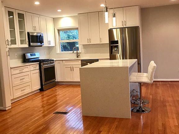 3rd image of 6314 Shiplett Blvd