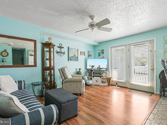 5th image of 207 8th St #103C
