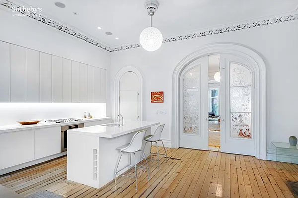 Rented by Sotheby's International Realty | media 32