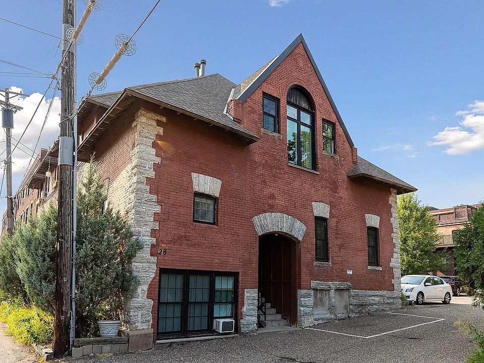 1st image of 28 Dale St S