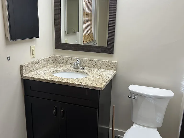 201 S Cravens St #4 — Photo 9