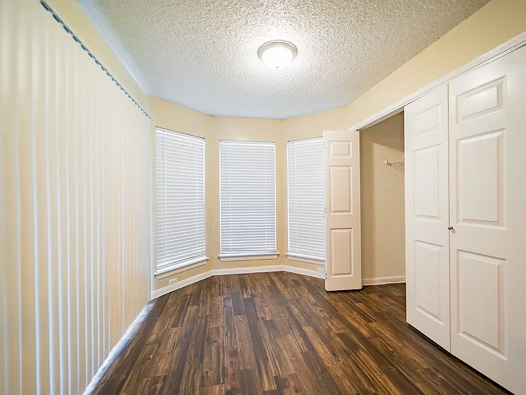 Oak Bend Apartments — Photo 48
