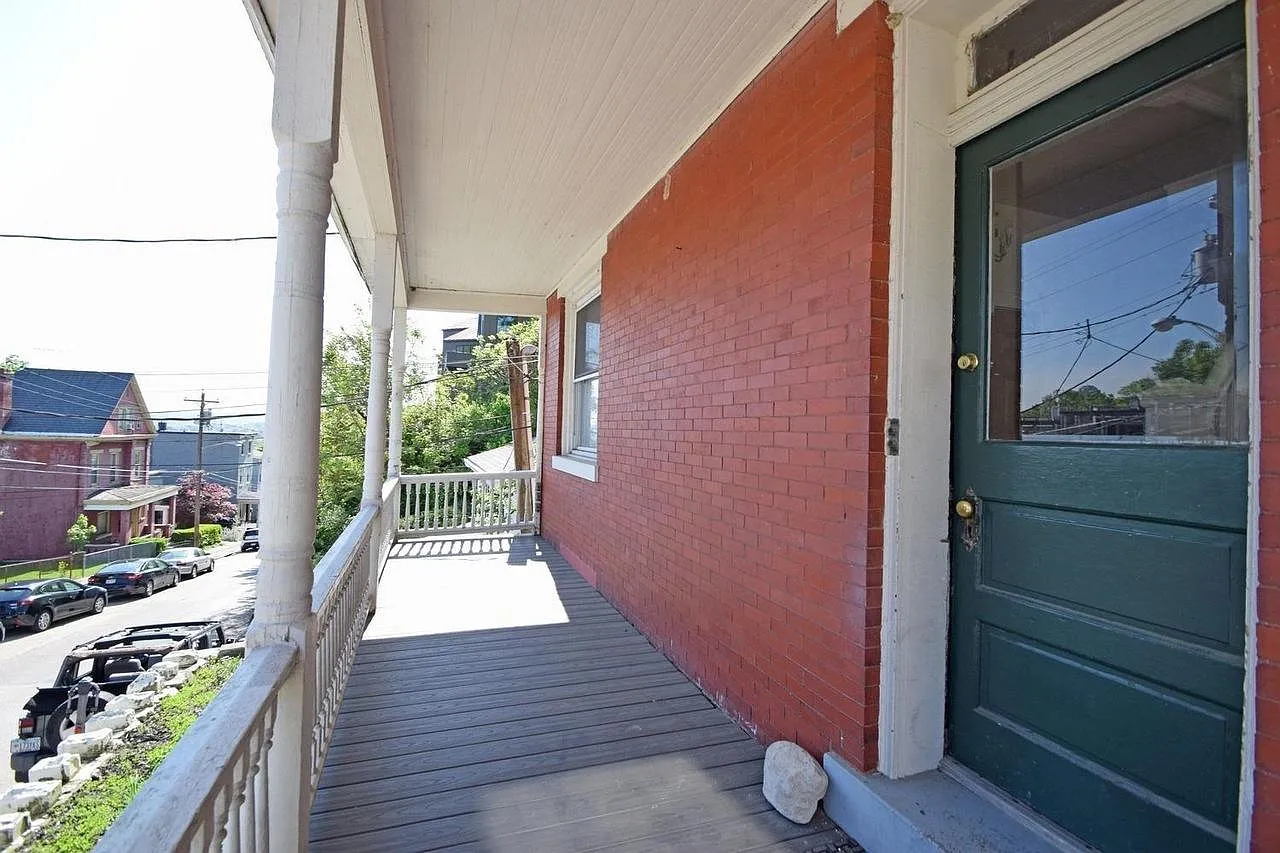 1009 Paradrome St — Photo 4