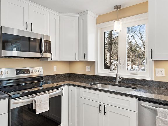 3rd image of 6 Mills Farm Circle #R