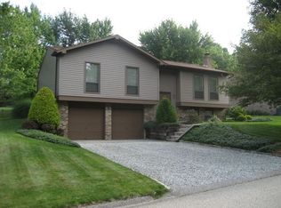 1704 Grove Crest Dr, Pittsburgh, PA