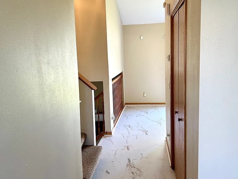 7079 Sue Ct — Photo 8