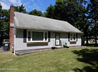 3 Sunset Ln, Troy, NY 12182