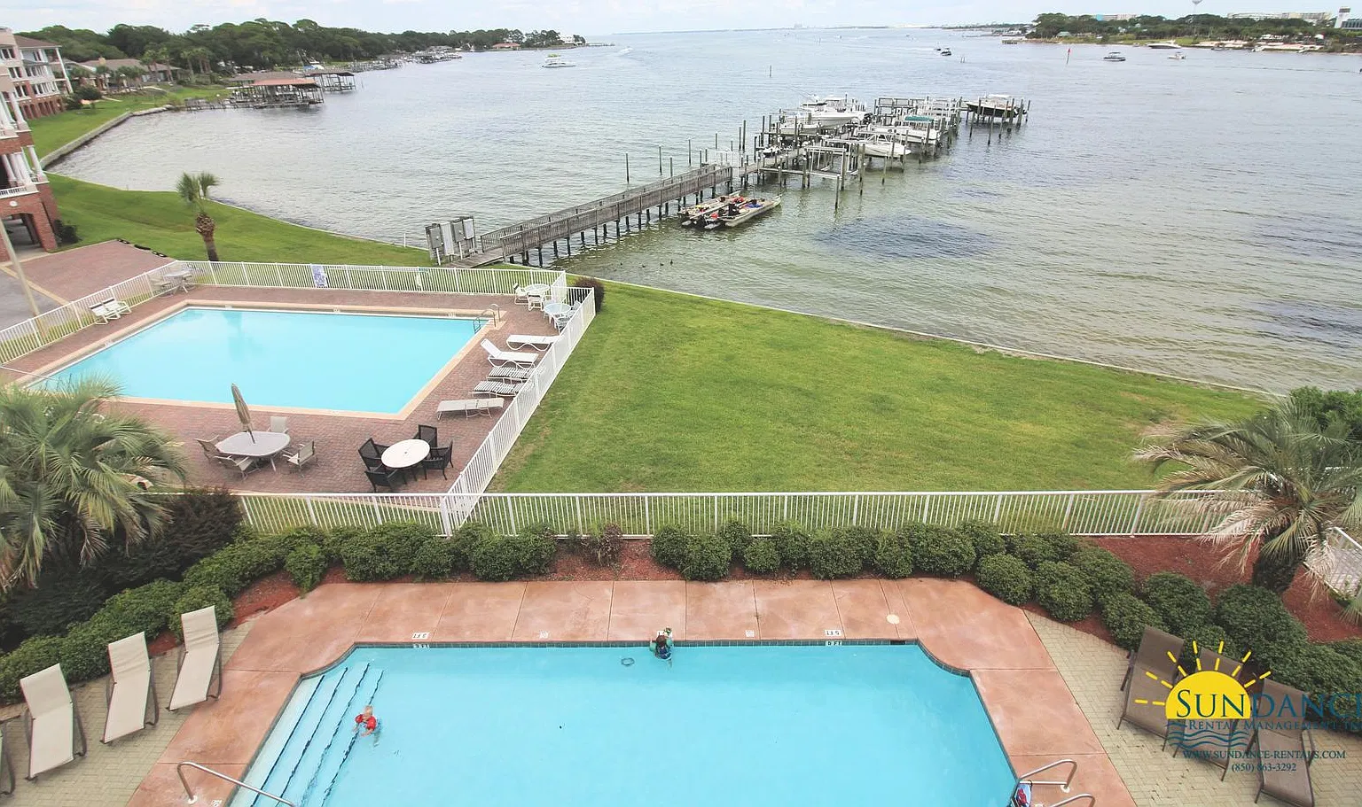 Stunning Top Floor Waterfront Condo, Incredible Views! — Photo 2