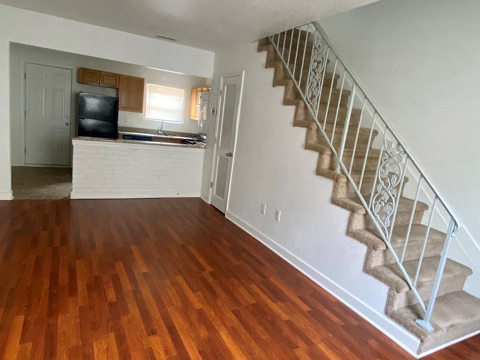 1st image of 703 Commerce St APT 3