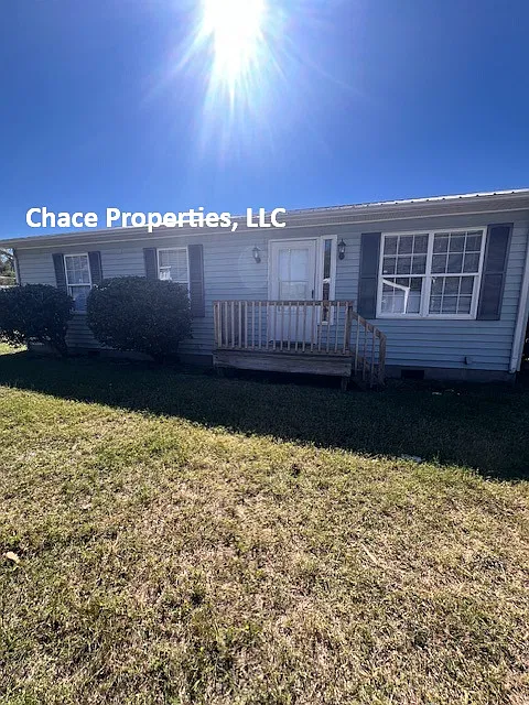 3 bed, 1040 sqft, $1,275 — Photo 1