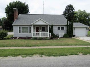 300 E Halsey Ave, Lewistown, IL 61542