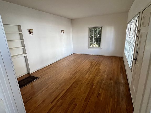 3rd image of 141 1/2 S Sweetzer Ave