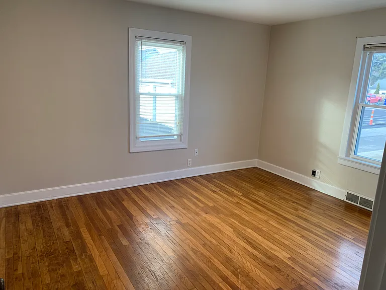 118 E Pearl St — Photo 6